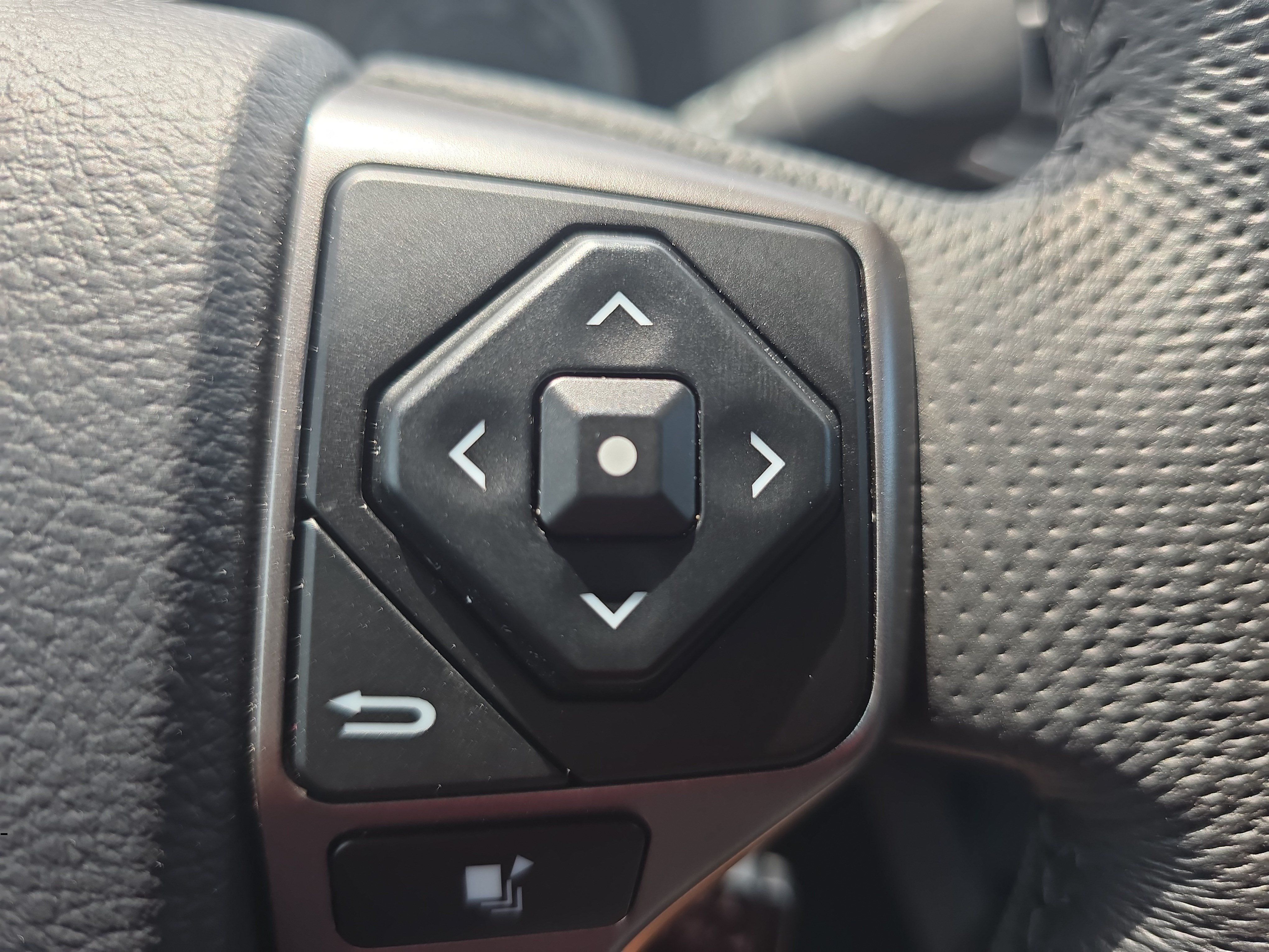 Used 2023 Toyota Tacoma SR5 w/ Technology Package AWD/4WD image 17