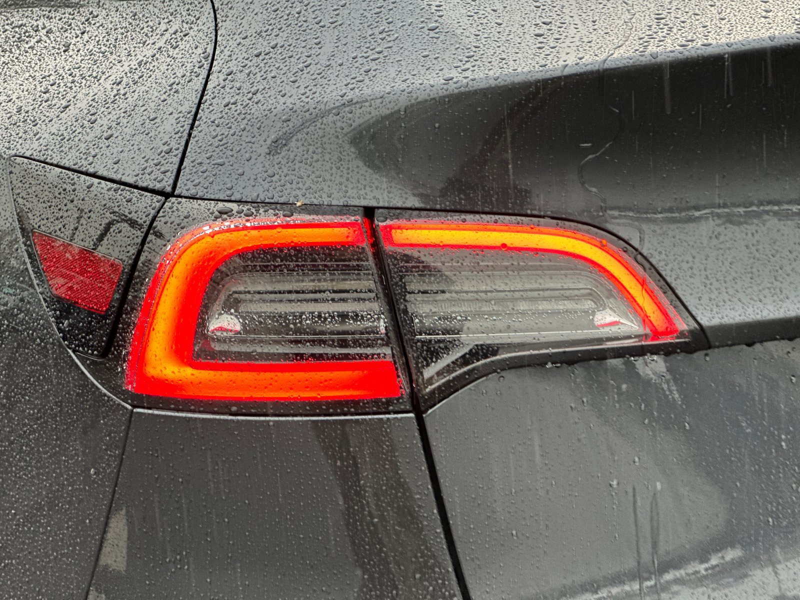 Used 2025 Tesla Model Y Long Range RWD image 25