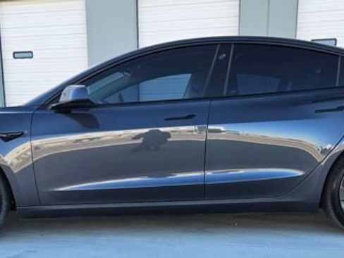 Used 2022 Tesla Model 3 Performance image 2