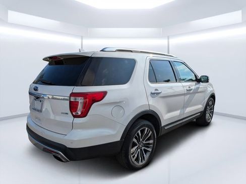 Used 2017 Ford Explorer Platinum image 3