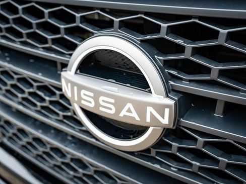 Used 2024 Nissan Titan SV w/ SV Bronze Edition Package image 3