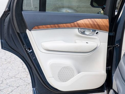 Used 2021 Volvo XC90 T6 Momentum w/ Climate Package image 28