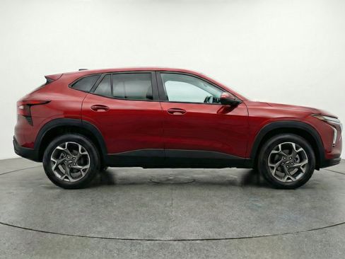 Used 2025 Chevrolet Trax LT FWD image 11
