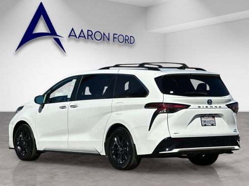 Used 2024 Toyota Sienna XSE w/ XSE Plus Package image 3
