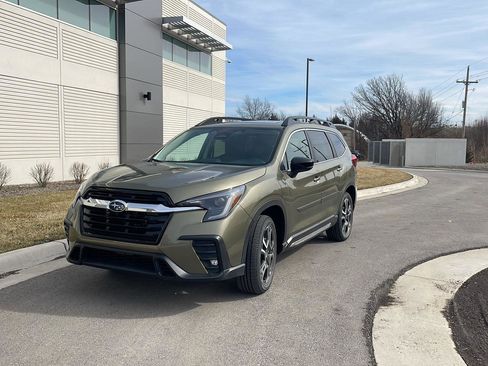 New 2026 Subaru Ascent Limited image 3