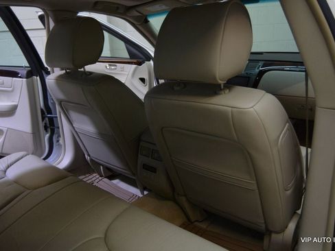 Used 2011 Cadillac DTS Luxury image 19