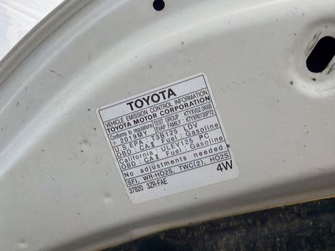 Used 2019 Toyota C-HR XLE FWD image 15