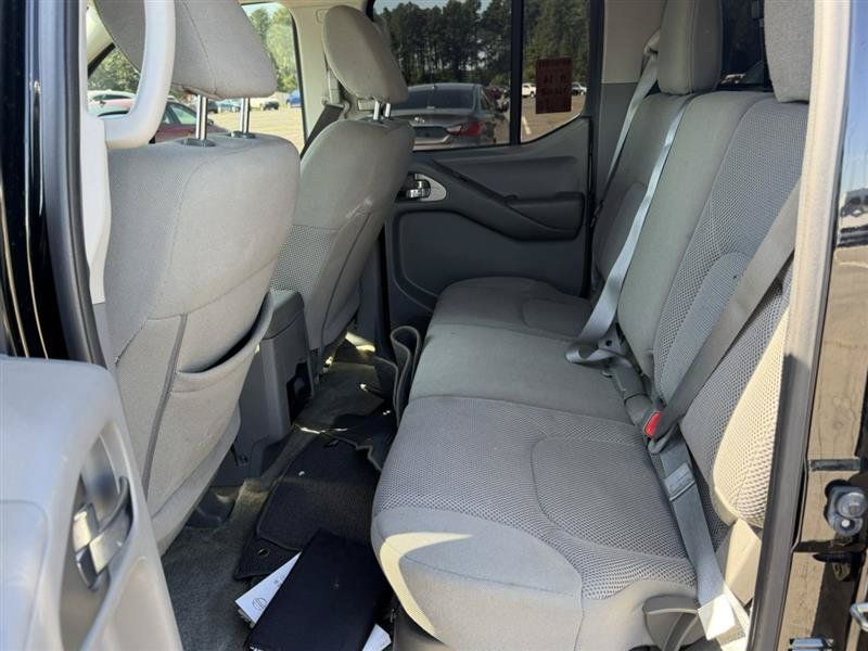 Used 2018 Nissan Frontier SV AWD/4WD image 9
