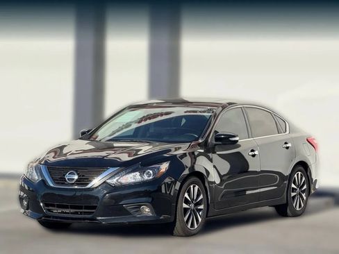Used 2017 Nissan Altima 2.5 SL w/ 2.5 Technology Package FWD image 6