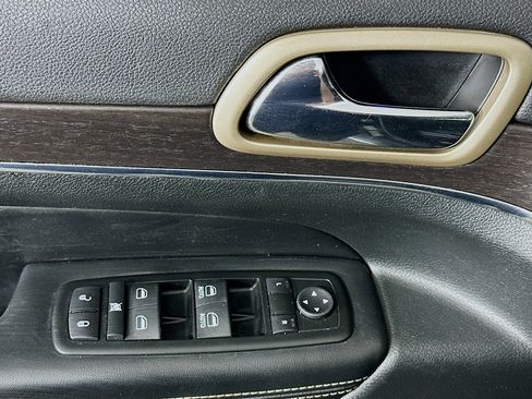 Used 2015 Jeep Grand Cherokee Limited w/ Trailer Tow Group IV AWD/4WD image 15