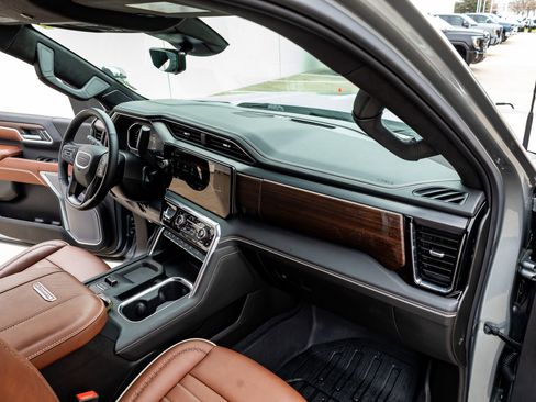 Used 2026 GMC Sierra 2500 Denali Ultimate image 18