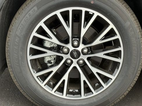 Used 2024 Ford Escape SE w/ PHEV Premium Package image 8