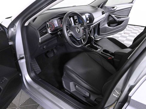 Used 2019 Volkswagen Jetta SE FWD image 17