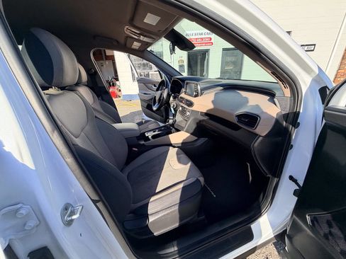 Used 2019 Hyundai Santa Fe SE FWD image 13