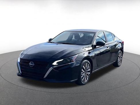 Used 2025 Nissan Altima 2.5 SV FWD image 5