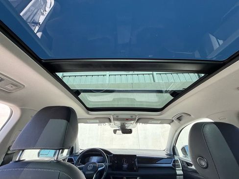 Certified 2025 Volkswagen Taos SE FWD image 12