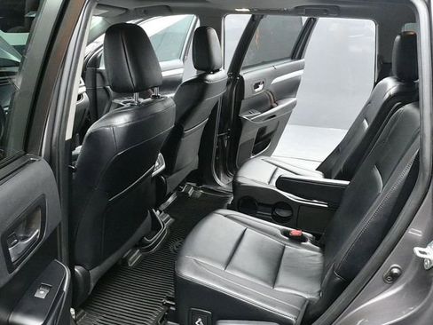 Used 2019 Toyota Highlander XLE image 12