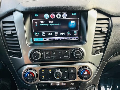 Used 2016 Chevrolet Suburban LT image 16