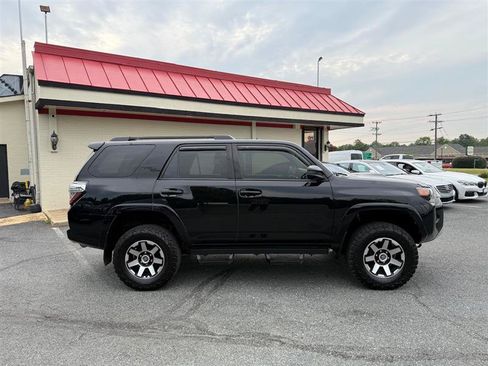 Used 2018 Toyota 4Runner TRD Off-Road AWD/4WD image 4