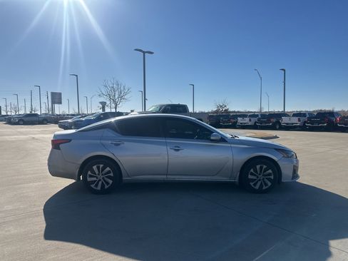 Used 2023 Nissan Altima 2.5 S image 6