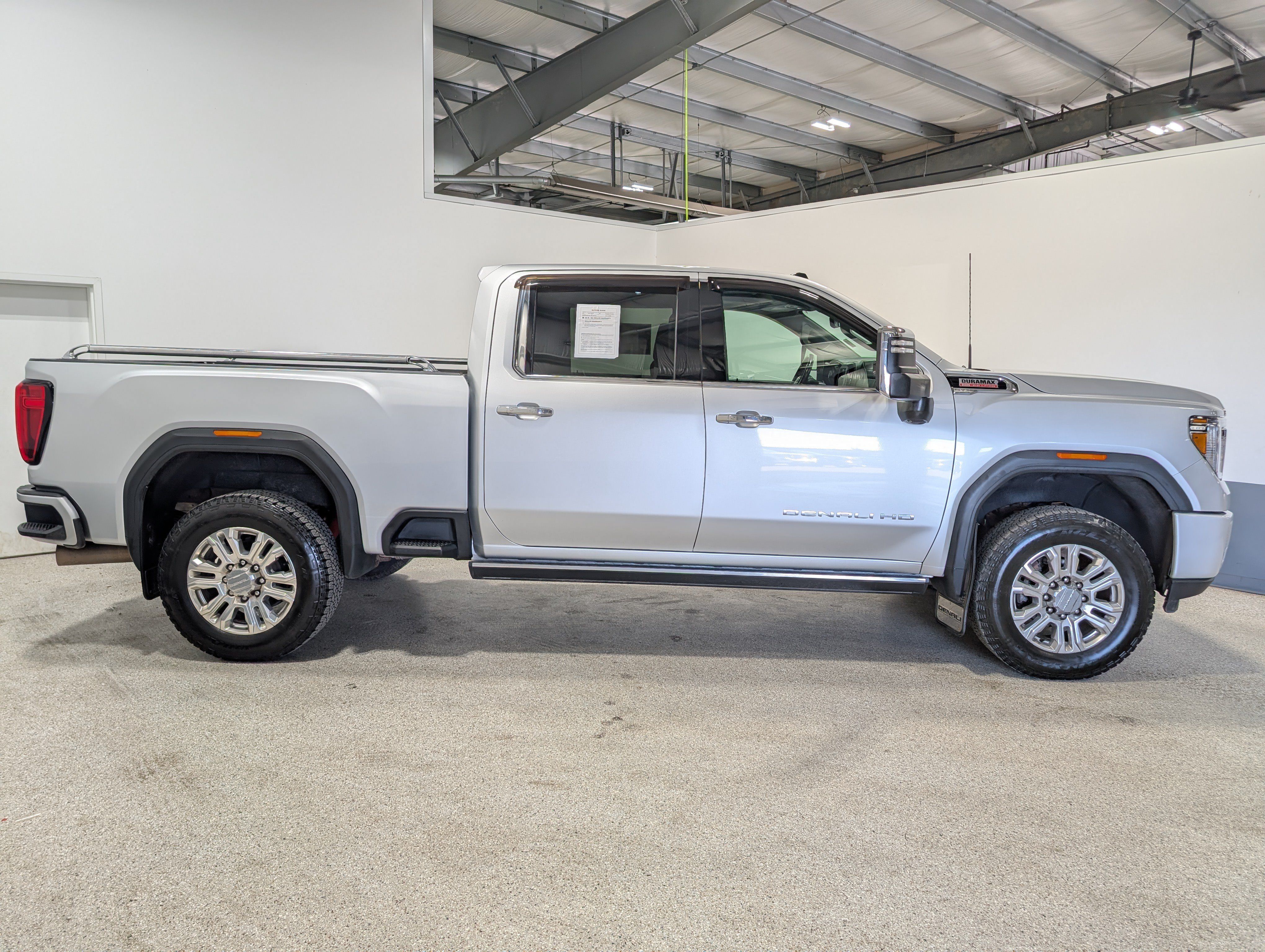 Used 2023 GMC Sierra 2500 Denali w/ Technology Package AWD/4WD image 2