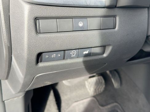 Used 2024 Nissan Rogue SV w/ SV Premium Package image 19