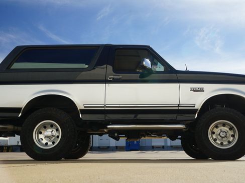 Used 1995 Ford Bronco XLT image 19