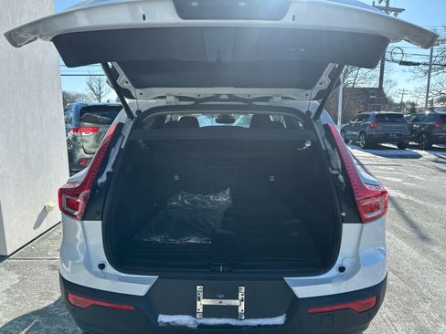 Used 2023 Volvo XC40 B5 Plus w/ Climate Package image 11