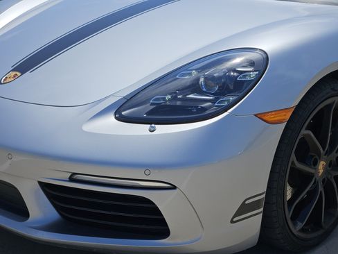 Used 2024 Porsche 718 Boxster RWD image 12