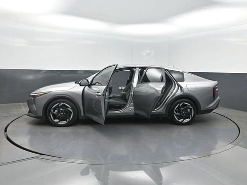 Used 2025 Kia K4 EX FWD image 36