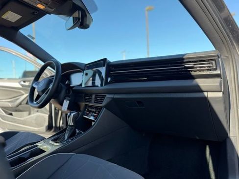 Used 2025 Volkswagen Jetta Sport image 16