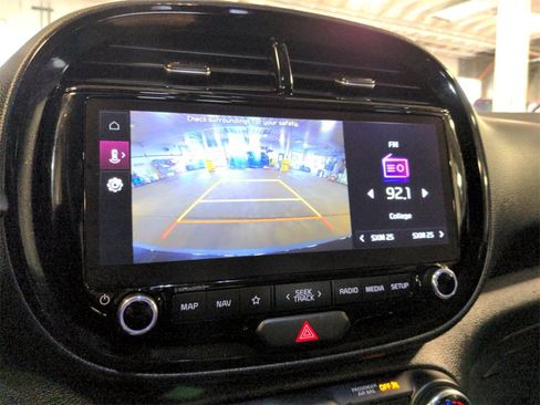 Used 2023 Kia Soul EX image 18