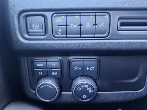 Used 2021 Chevrolet Tahoe LT w/ Luxury Package AWD/4WD image 16