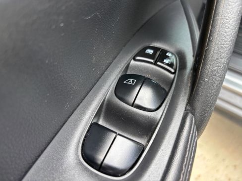 Used 2018 Nissan Rogue S AWD/4WD image 29