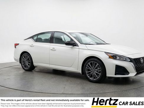 Used 2025 Nissan Altima 2.5 SV FWD image 1