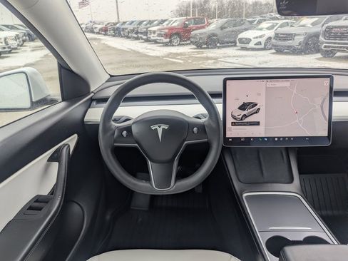 Used 2021 Tesla Model Y Long Range image 3