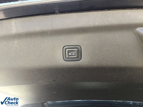 Used 2021 Chevrolet Suburban RST w/ Luxury Package image 7