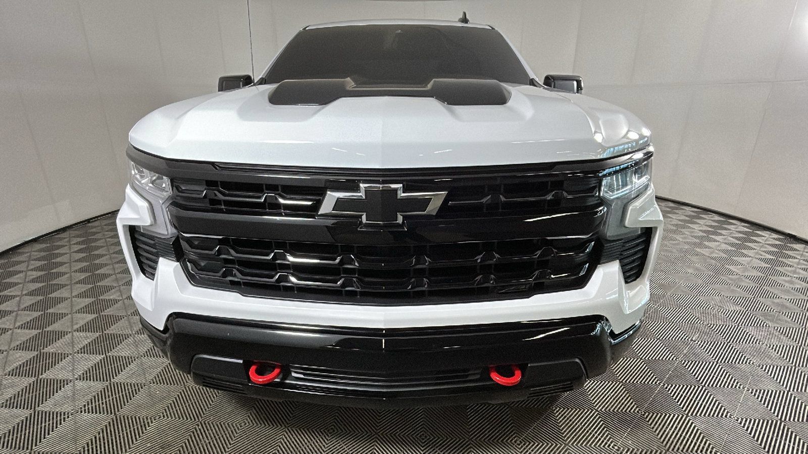 Used 2026 Chevrolet Silverado 1500 LT Trail Boss w/ LPO, Dark Essentials Package AWD/4WD image 9