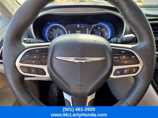 Used 2024 Chrysler Pacifica Touring-L FWD image 33