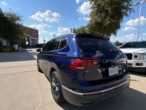 Used 2023 Volkswagen Tiguan SE w/ Panoramic Sunroof Package FWD image 3