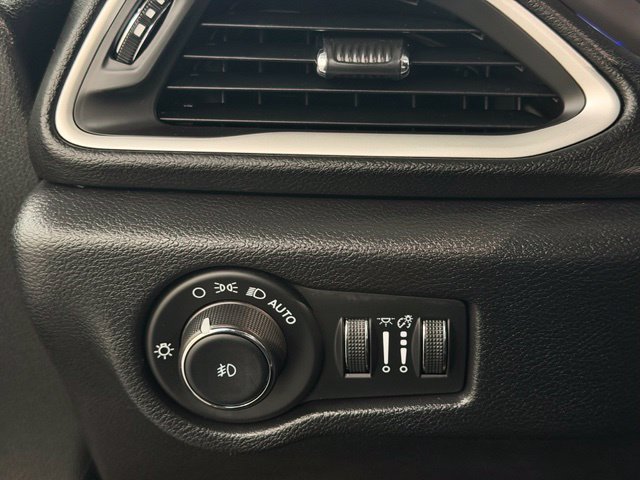 Used 2025 Chrysler Pacifica Select FWD image 26