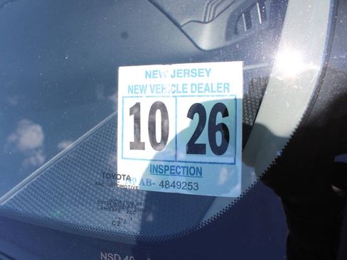 Used 2021 Toyota C-HR LE FWD image 17