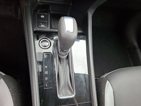 Used 2023 Nissan Kicks SR w/ SR Premium Package FWD image 16