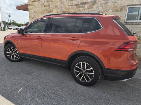 Used 2019 Volkswagen Tiguan SE FWD image 3