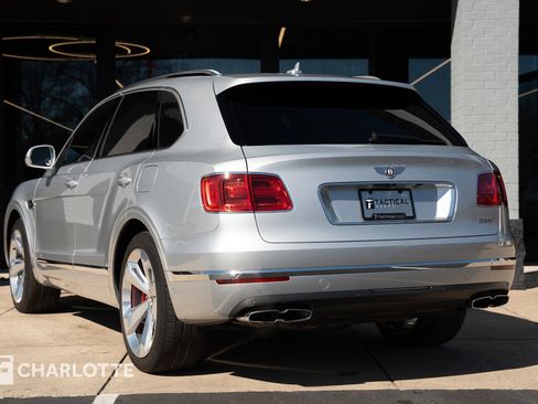 Used 2020 Bentley Bentayga Plug-In Hybrid image 14
