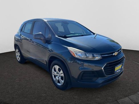 Used 2019 Chevrolet Trax LS w/ LPO, Cargo Package FWD image 4