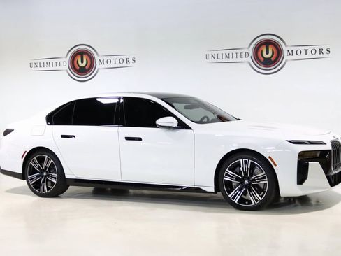 Used 2023 BMW 760i xDrive image 7