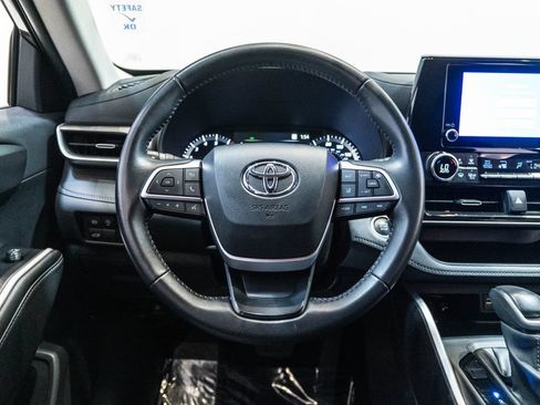Certified 2025 Toyota Highlander LE AWD/4WD image 16