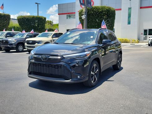 Used 2025 Toyota Corolla Cross AWD Hybrid w/ Convenience Package image 5