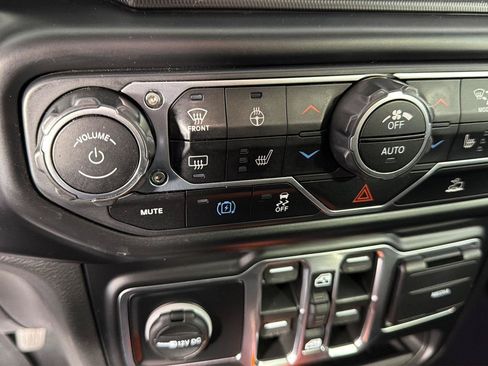 Used 2022 Jeep Wrangler Unlimited Sahara w/ Cold Weather Group AWD/4WD image 38